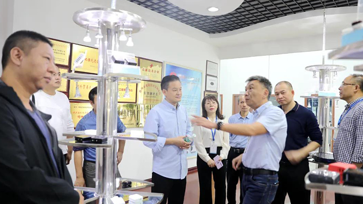 市政協(xié)副主席、九三學(xué)社郴州市委主委潘執(zhí)坤一行調(diào)研炬神電子