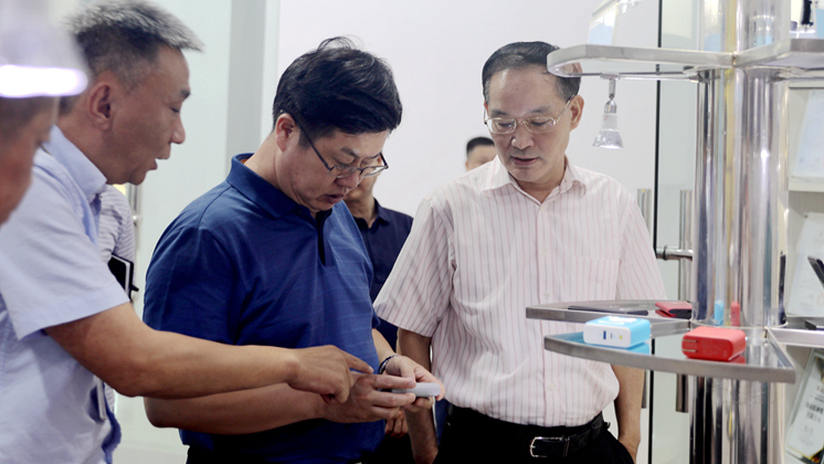 市委常委、副市長(zhǎng)徐懷好走訪炬神電子 ：全力、熱情、周到提供服務(wù)