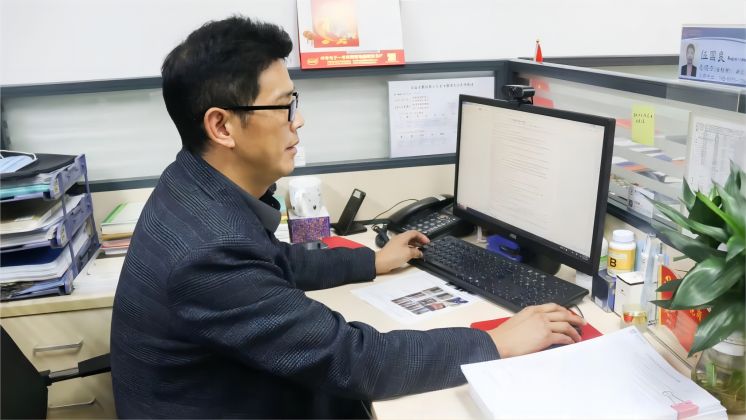 伍國良，“卷王”實錘了！